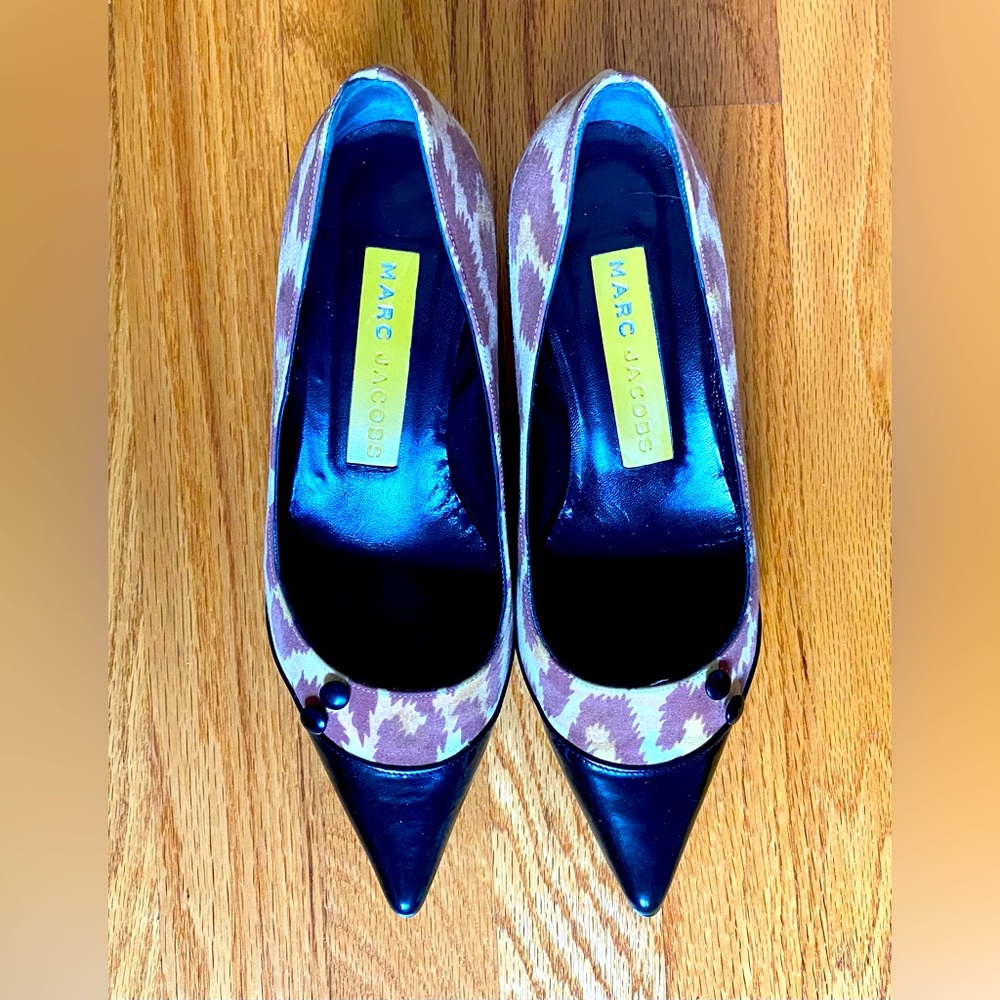 Marc by Marc Jacobs animal print pumps with kitten heels size 6
